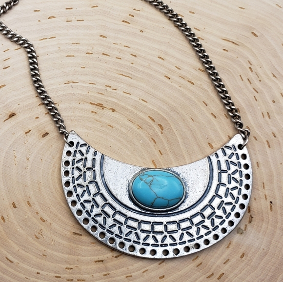 Pretty Turquoise Stone on Silver Moon Pendant Necklace - Picture 7 of 8